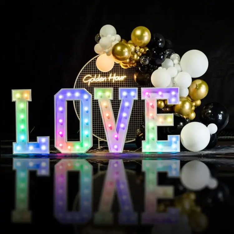 حروف مضيئة احترافية بتقنية LED - مراجعة Light Up Letters Marquee وسعره