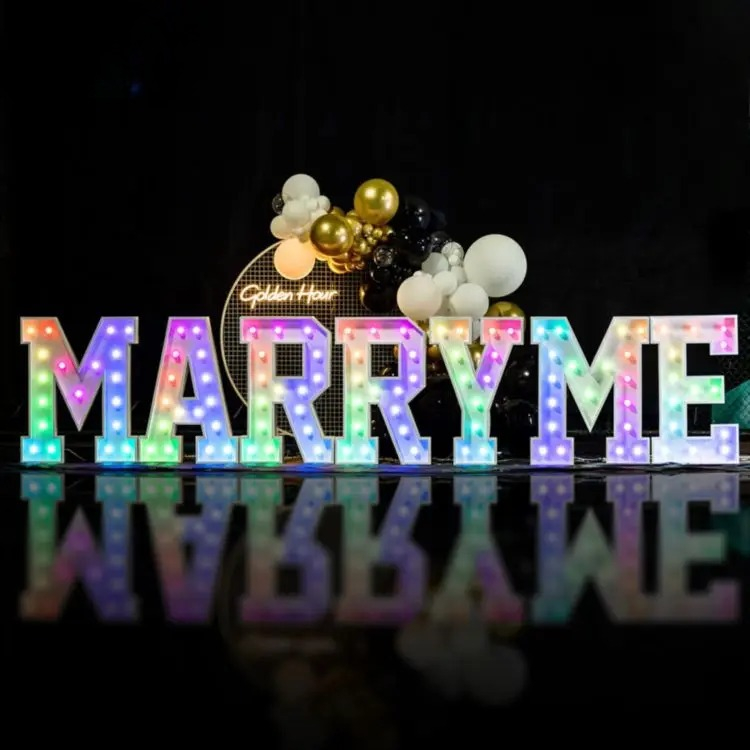 حروف مضيئة احترافية بتقنية LED - مراجعة Light Up Letters Marquee وسعره