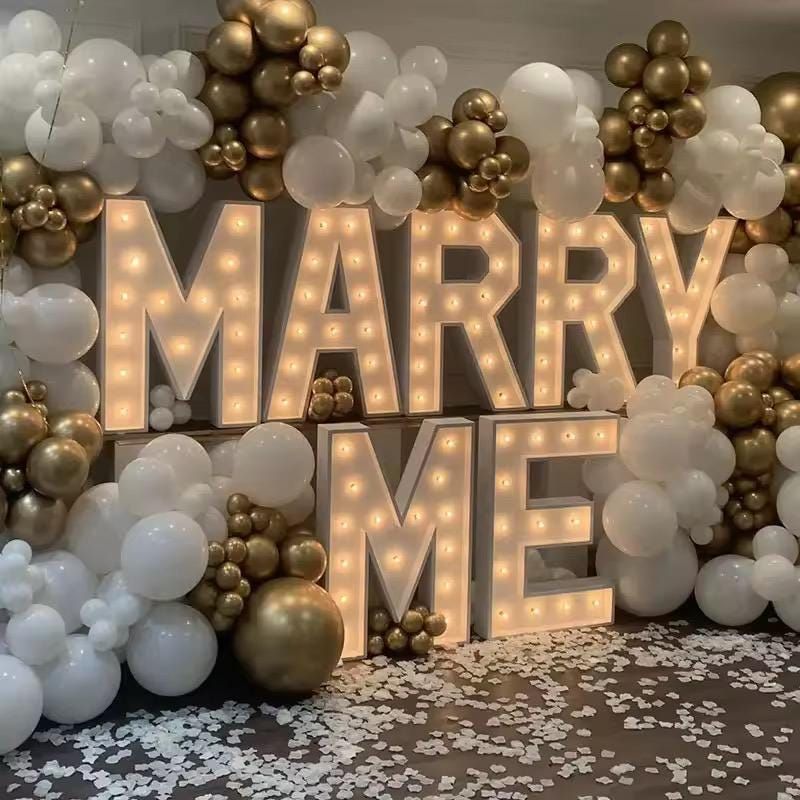 حروف مضيئة بطول 91.5 سم، زينة  - مراجعة Light Up Letters Marquee وسعره